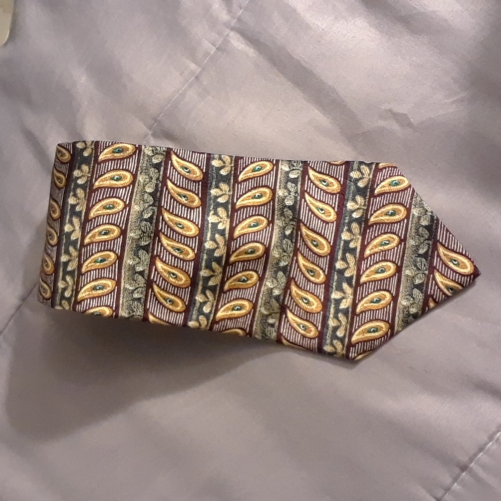 100% silk Arrow Paisley green and brown  dress tie - Picture 9 of 9